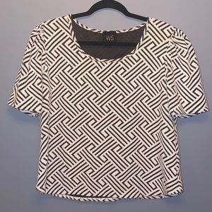 W5 White and black box blouse
